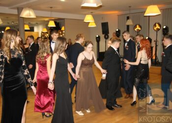 Studniówka ZSP w Koźminie Wlkp. Poloneza czas zacząć!