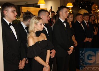 Studniówka ZSP w Koźminie Wlkp. Poloneza czas zacząć!