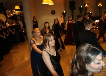 Studniówka ZSP w Koźminie Wlkp. Poloneza czas zacząć!