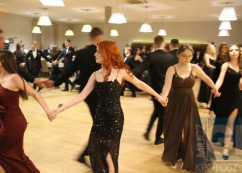 Studniówka ZSP w Koźminie Wlkp. Poloneza czas zacząć!