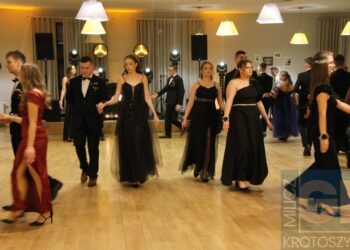 Studniówka ZSP w Koźminie Wlkp. Poloneza czas zacząć!