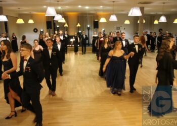 Studniówka ZSP w Koźminie Wlkp. Poloneza czas zacząć!