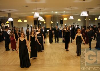 Studniówka ZSP w Koźminie Wlkp. Poloneza czas zacząć!