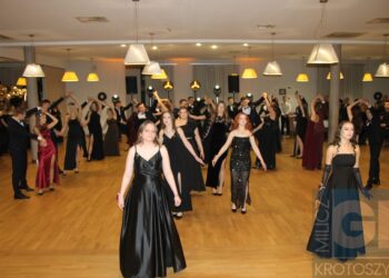 Studniówka ZSP w Koźminie Wlkp. Poloneza czas zacząć!