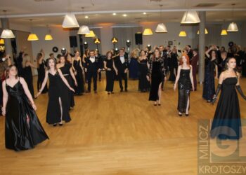 Studniówka ZSP w Koźminie Wlkp. Poloneza czas zacząć!