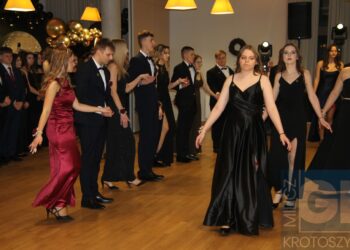 Studniówka ZSP w Koźminie Wlkp. Poloneza czas zacząć!