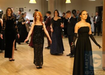 Studniówka ZSP w Koźminie Wlkp. Poloneza czas zacząć!