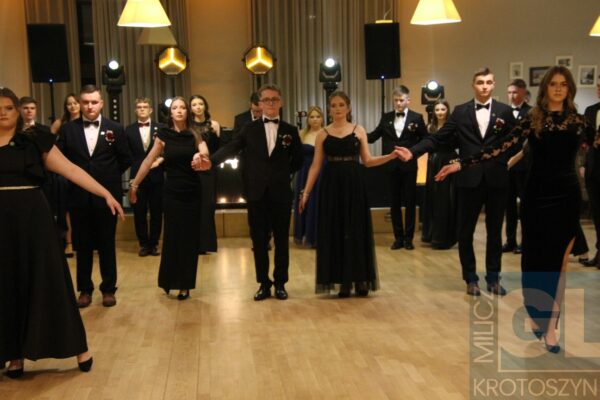 Studniówka ZSP w Koźminie Wlkp. Poloneza czas zacząć! Studniówka ZSP w Koźminie Wlkp. Poloneza czas zacząć!