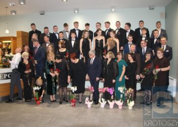 Studniówka ZSP w Koźminie Wlkp. Poloneza czas zacząć!