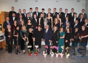 Studniówka ZSP w Koźminie Wlkp. Poloneza czas zacząć!