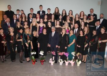 Studniówka ZSP w Koźminie Wlkp. Poloneza czas zacząć!