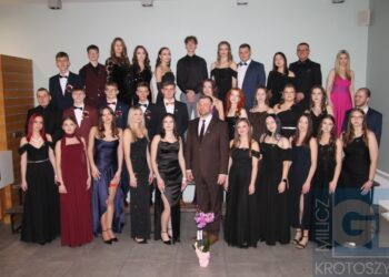 Studniówka ZSP w Koźminie Wlkp. Poloneza czas zacząć!