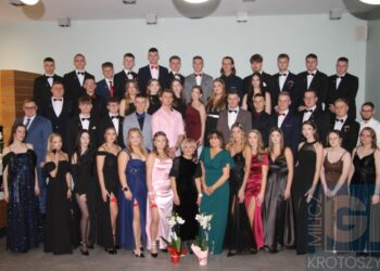 Studniówka ZSP w Koźminie Wlkp. Poloneza czas zacząć!