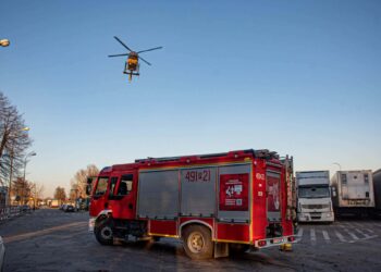 Zderzenie na ruchliwym skrzyżowaniu w Krotoszynie. Na miejscu lądował śmigłowiec LPR. 18-latek ukarany wysokim mandatem
