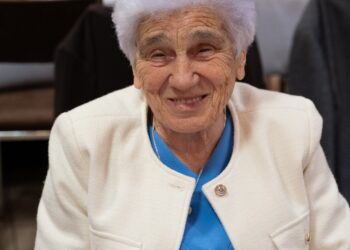 Seniorzy z Borzęcic świętowali przy muzyce i torcie. Wieczór pełen uśmiechów