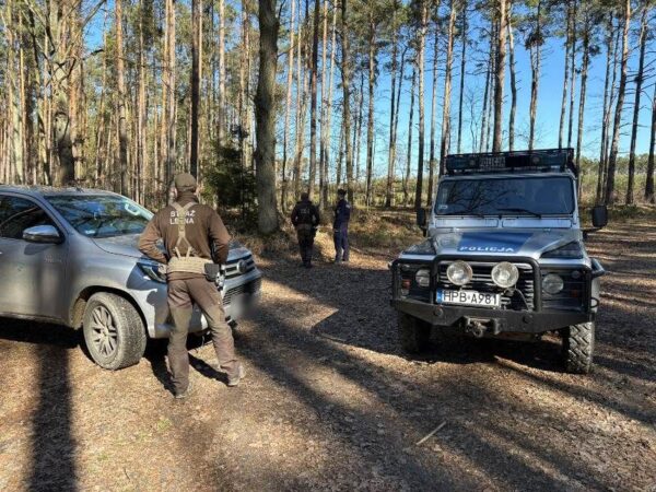 Policjanci i strażnicy leśni skontrolowali lasy w powiecie milickim
