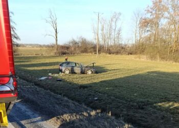 Kolejne zdarzenie na DK15. Auto wypadło z drogi, kierująca trafiła do szpitala
