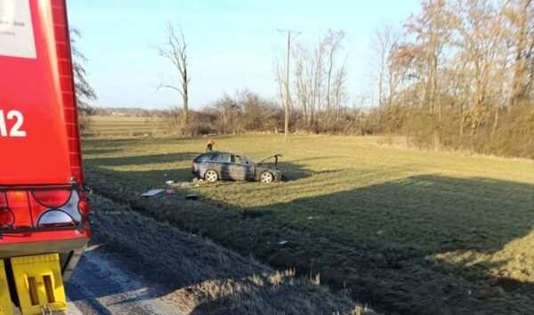 Kolejne zdarzenie na DK15. Auto wypadło z drogi, kierująca trafiła do szpitala