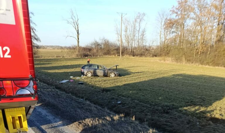 Kolejne zdarzenie na DK15. Auto wypadło z drogi, kierująca trafiła do szpitala