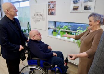 Senator Jan Filip Libicki z wizytą w milickim stowarzyszeniu