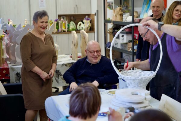 Senator Jan Filip Libicki z wizytą w milickim stowarzyszeniu