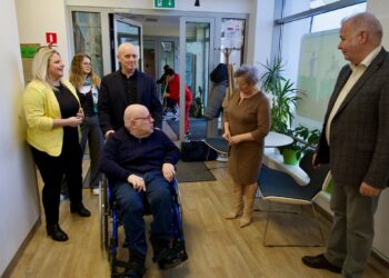 Senator Jan Filip Libicki z wizytą w milickim stowarzyszeniu