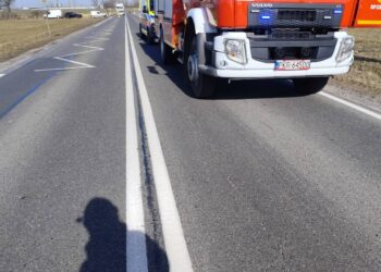 Zderzenie dwóch aut na DK15 w Czarnym Sadzie