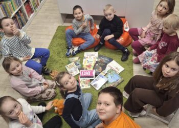 Książki, rozmowy i pierwsze oznaki wiosny w milickiej bibliotece