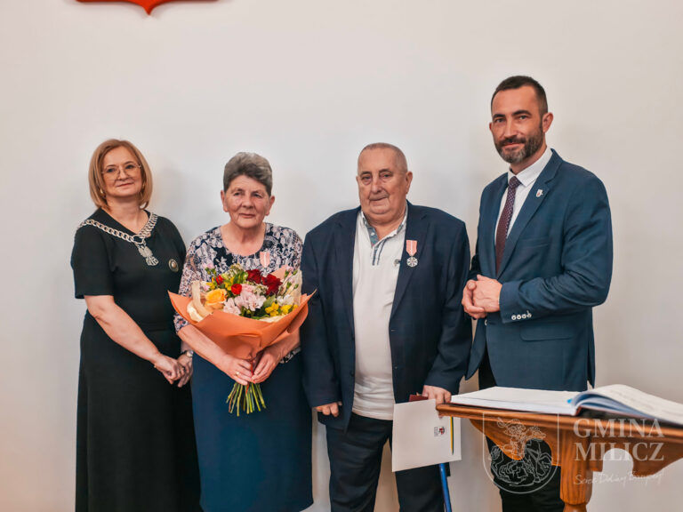Medale za pół wieku razem. W Miliczu uhonorowano małżeńskie jubileusze