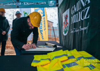 Kapsuła czasu na Dębowej. W Miliczu ruszyła budowa bloku SIM