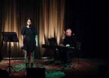 Muzyczny wieczór pełen emocji w Zdunach. Poezja śpiewana zachwyciła publiczność