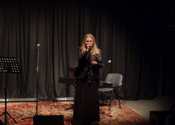 Muzyczny wieczór pełen emocji w Zdunach. Poezja śpiewana zachwyciła publiczność