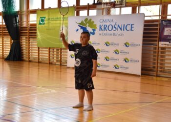 Badmintonowy turniej w Krośnicach z nowym sprzętem dla dzieci