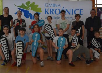 Badmintonowy turniej w Krośnicach z nowym sprzętem dla dzieci