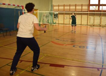 Badmintonowy turniej w Krośnicach z nowym sprzętem dla dzieci
