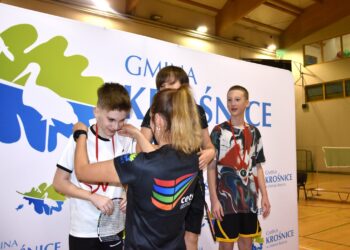 Badmintonowy turniej w Krośnicach z nowym sprzętem dla dzieci