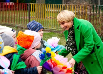 Kolorowy pochód na powitanie nowej pory roku