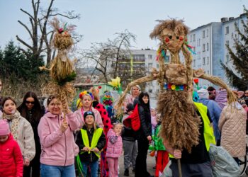 Kolorowy pochód na powitanie nowej pory roku