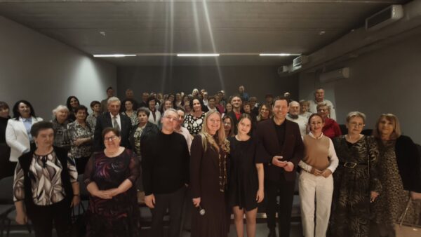 Muzyczny wieczór pełen emocji w Zdunach. Poezja śpiewana zachwyciła publiczność