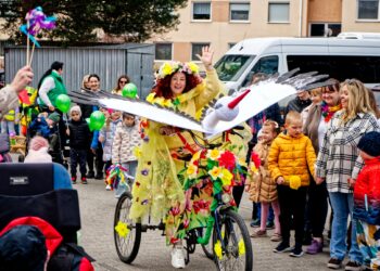 Kolorowy pochód na powitanie nowej pory roku