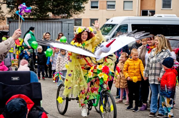 Kolorowy pochód na powitanie nowej pory roku