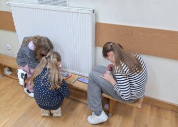 Wielkanocna atmosfera w Lutogniewie. Mieszkańcy spotkali się przy wspólnym stole