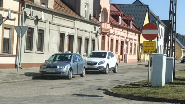 Zmiany w organizacji ruchu i remont drogi w Zdunach. Kierowcy muszą uważać