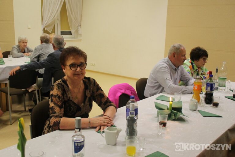 Święto kobiet i mężczyzn w gronie seniorów. W Zdunach nie zabrakło muzyki i wspólnej biesiady