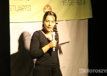 Angielski teatr w Krotoszynie. Uczniowie poznali historię Anglii na scenie