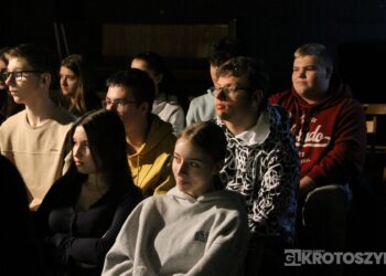 Angielski teatr w Krotoszynie. Uczniowie poznali historię Anglii na scenie