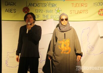 Angielski teatr w Krotoszynie. Uczniowie poznali historię Anglii na scenie