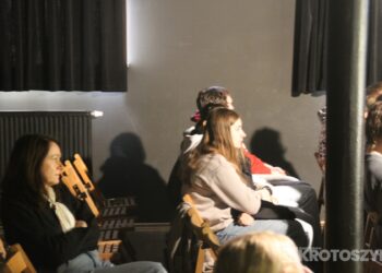 Angielski teatr w Krotoszynie. Uczniowie poznali historię Anglii na scenie