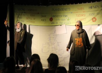 Angielski teatr w Krotoszynie. Uczniowie poznali historię Anglii na scenie