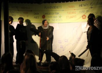 Angielski teatr w Krotoszynie. Uczniowie poznali historię Anglii na scenie